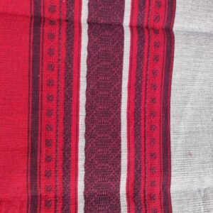 Colcha Artesanal base negro, colores Rojo Natural y Vino