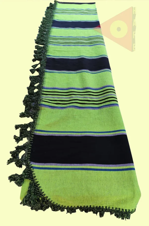 Colcha base natural,verde, negro, azul y gris